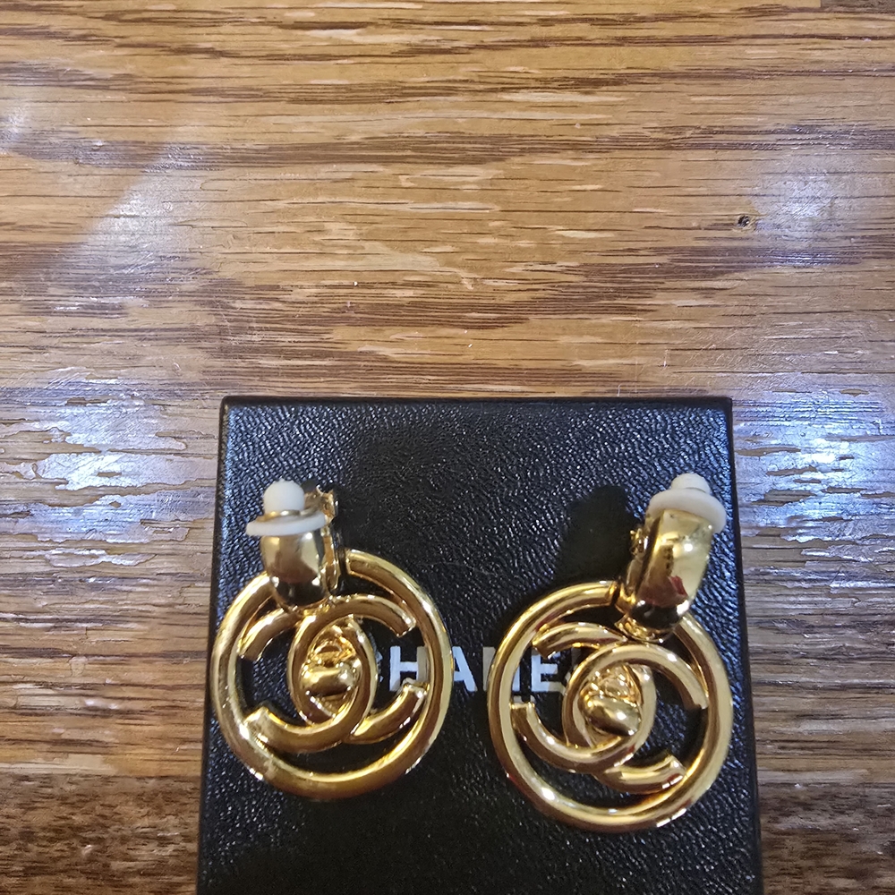 CHANEL Gold Interlocking Earrings